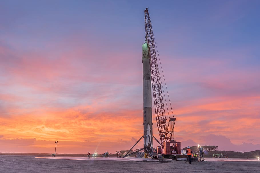 orange and white tower crane, photo of crane on gray sand during sunset HD wallpaper