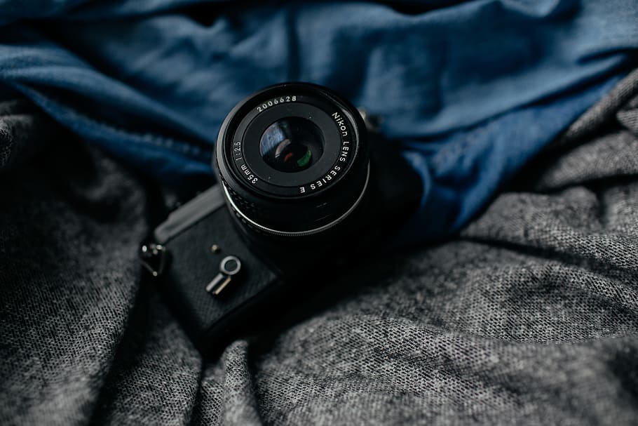 black DSLR camera on gray textile, black DSLR camera, camera - Photographic Equipment HD wallpaper