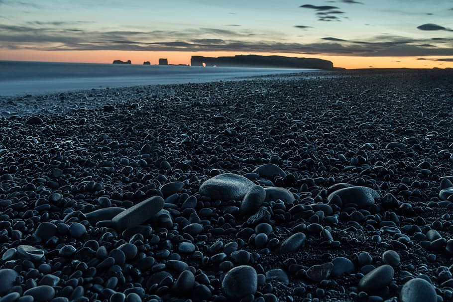 rocky shore during sunset, waters, panorama, dawn, sky, nature HD wallpaper
