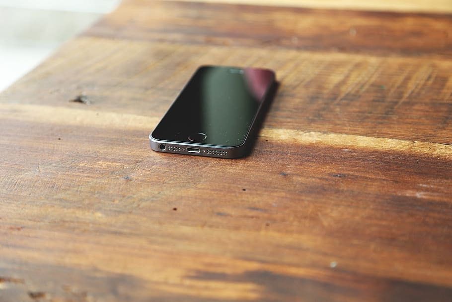 space gray iPhone 5s on brown surface, smartphone, apple inc, HD wallpaper