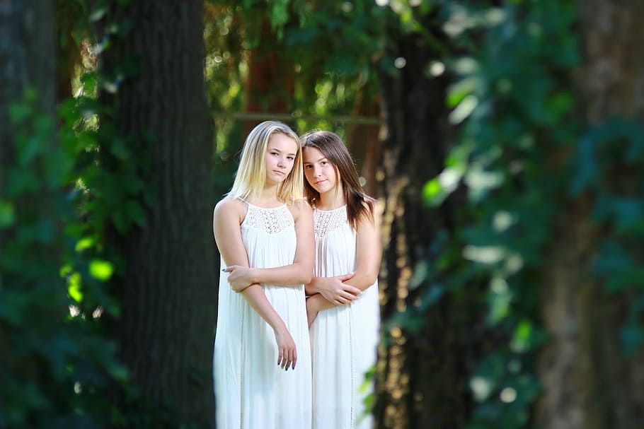 Innocence, Friends, Forest, long hair, happiness, two people HD wallpaper