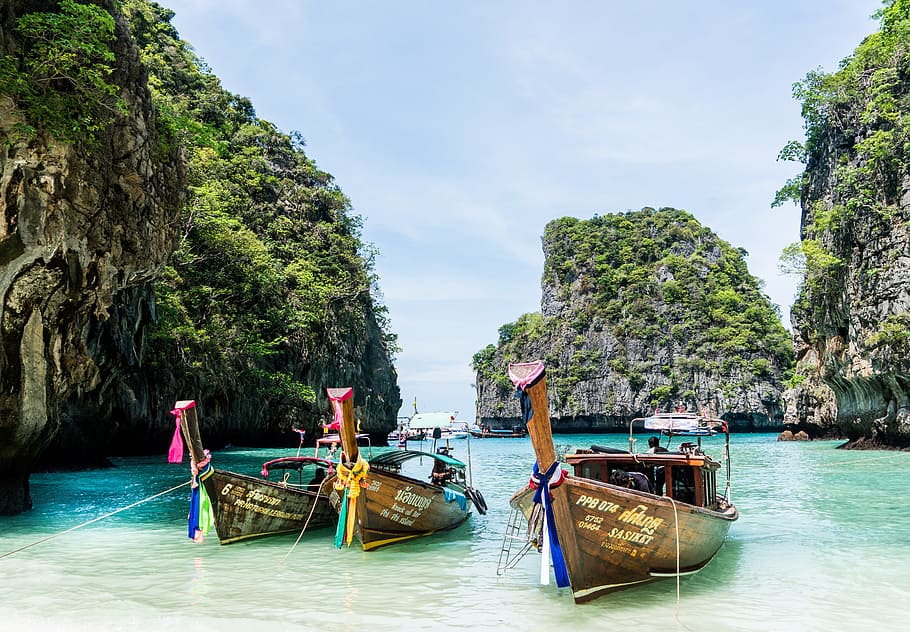 three brown motor boats near shorelines, thailand, phuket, koh phi phi, HD wallpaper