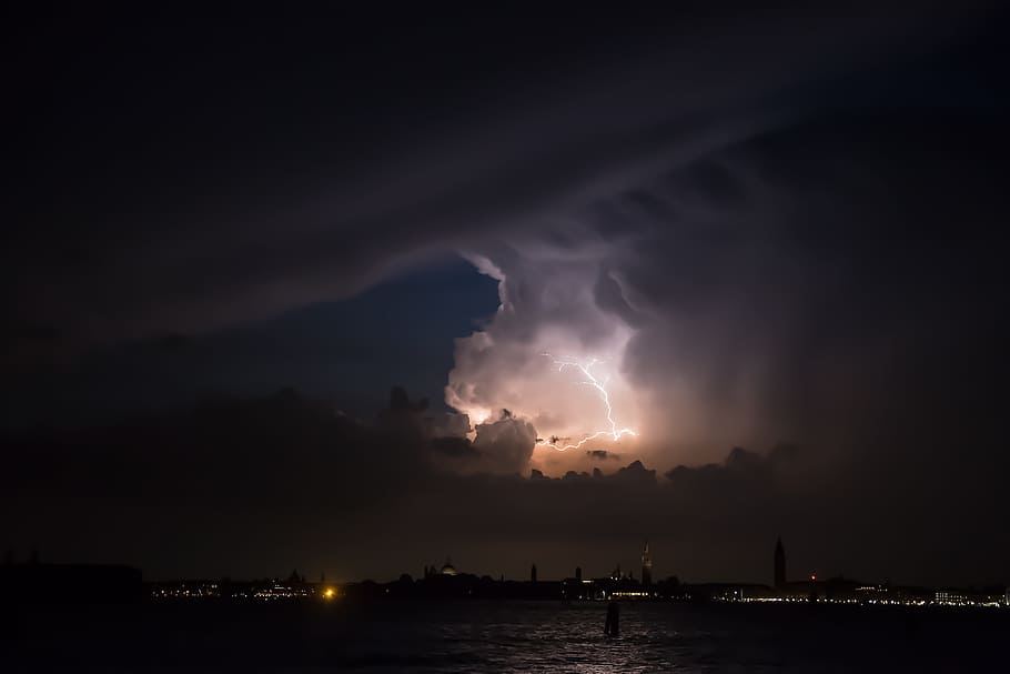 lightning above city at nighttime, photo of lighting clouds, Venice HD wallpaper