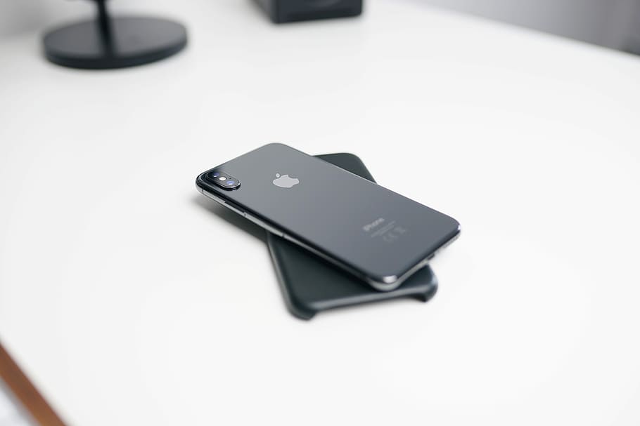 space gray iPhone X on white surface, space gray iPhone X selective focus photo HD wallpaper