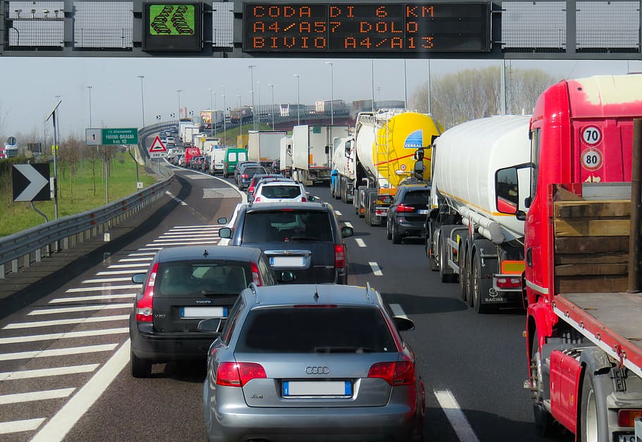 row of cars on highway lane under digital signboard at daytime HD wallpaper