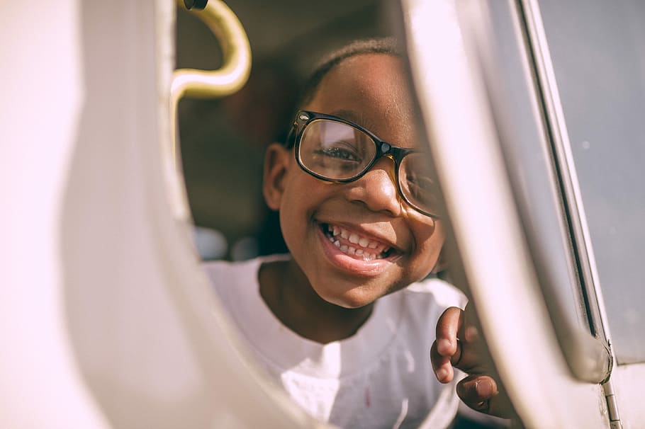 boy taking picture on window, toddler smiling inside vehicle, HD wallpaper