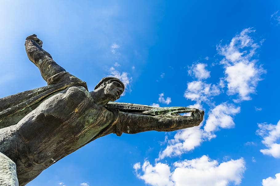 man statue under blue sky, communist, communism, monument, sculpture, HD wallpaper