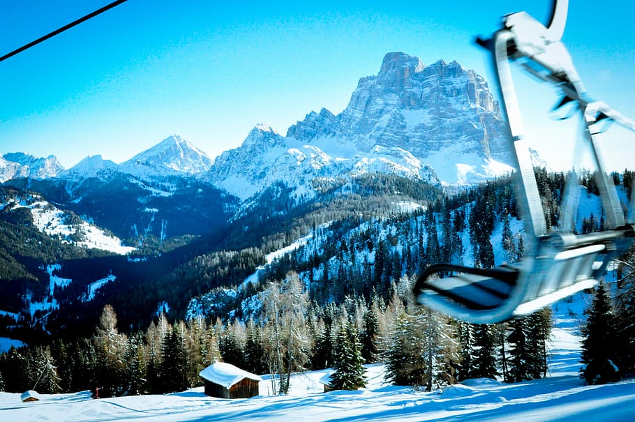 snow covered area, ski lift near brown house at daytime, mountain HD wallpaper