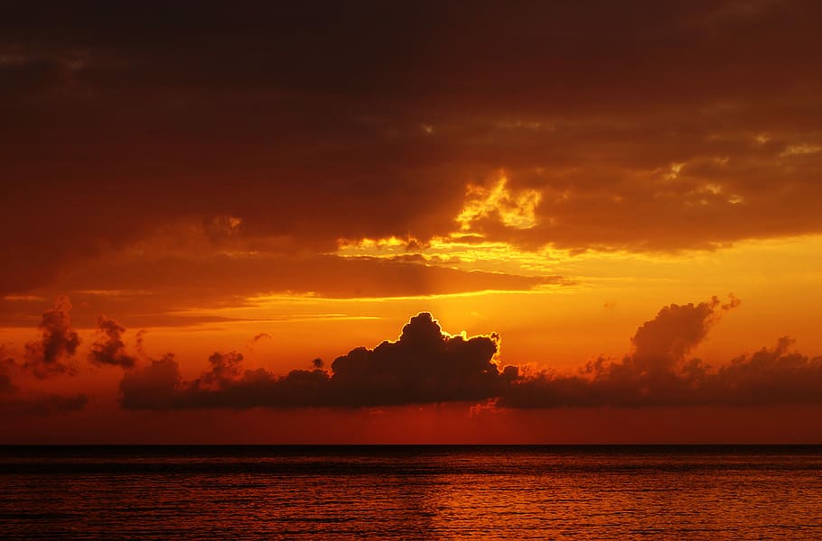 photo of ocean under cloudy sky photo taken during sunset, landscape photo of sea during golden hour HD wallpaper