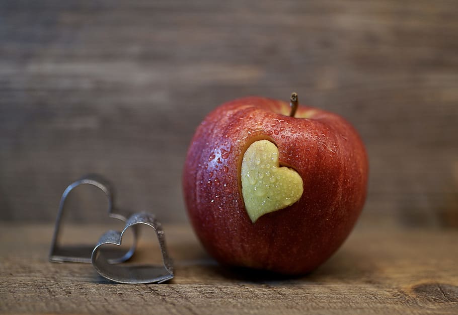 apple on table, fruit, food, background, healthy, juicy, ornament HD wallpaper