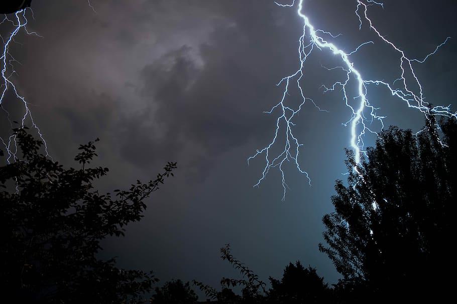 photograph of lightning strike, gray skies with lightning during night time HD wallpaper