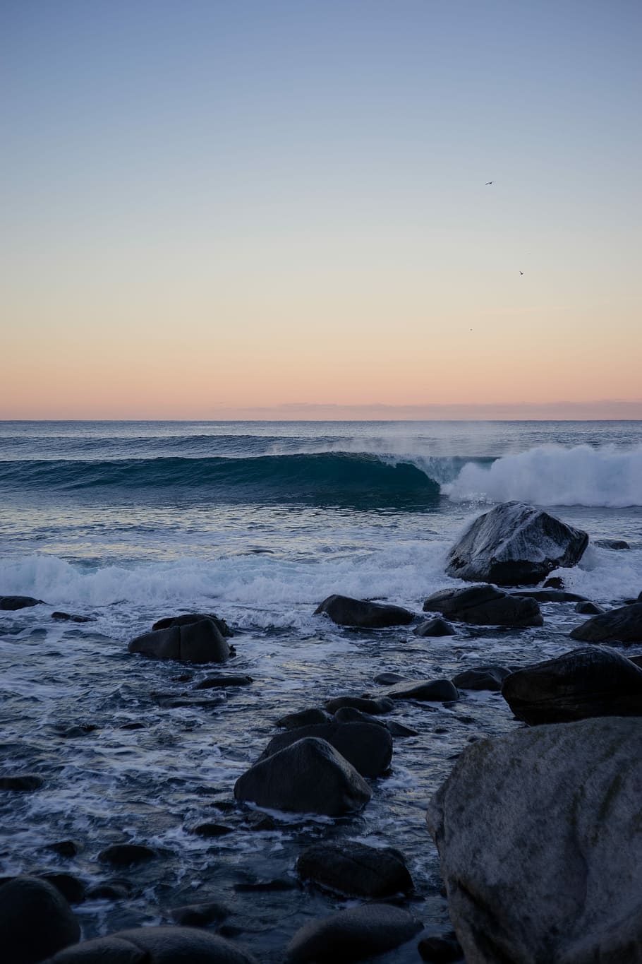 sea waves on assorted rocks under white clouds and blue sky HD wallpaper