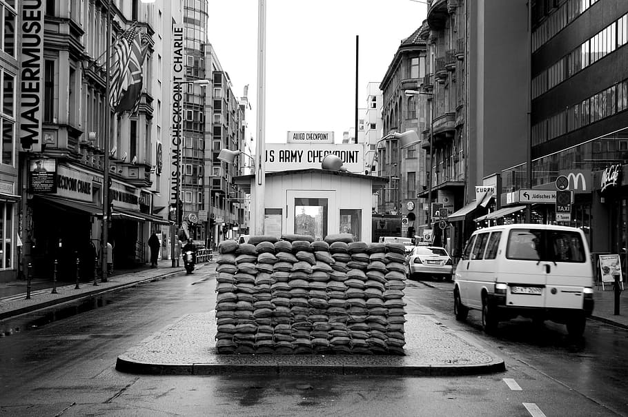berlin, black and white, cold war, wall, architecture, building exterior HD wallpaper