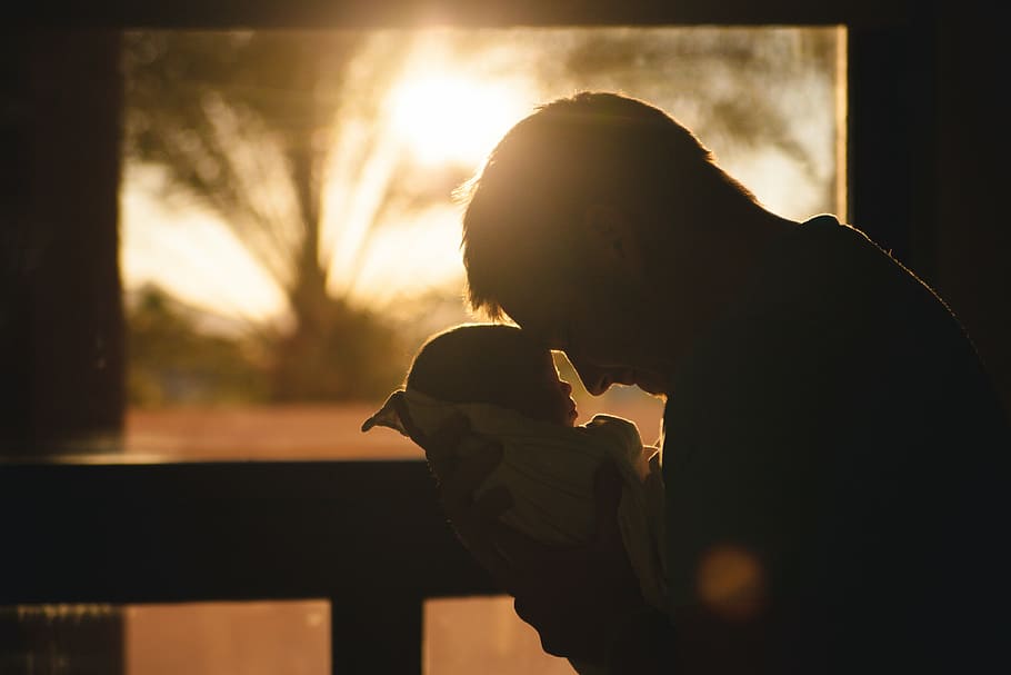 man carrying a baby, silhouette, photo, child, father, parent