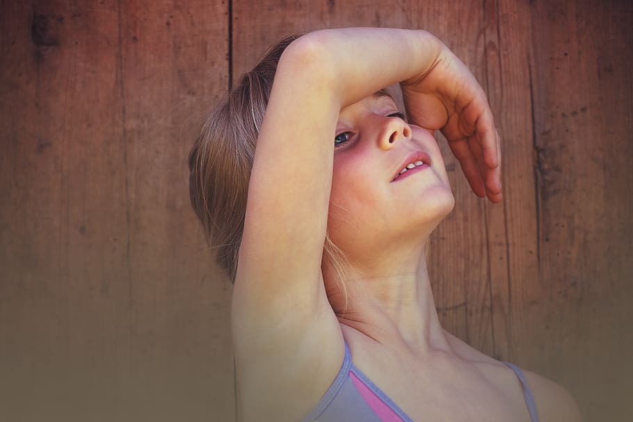 girl wearing purple shirt beside wall, person, human, child HD wallpaper