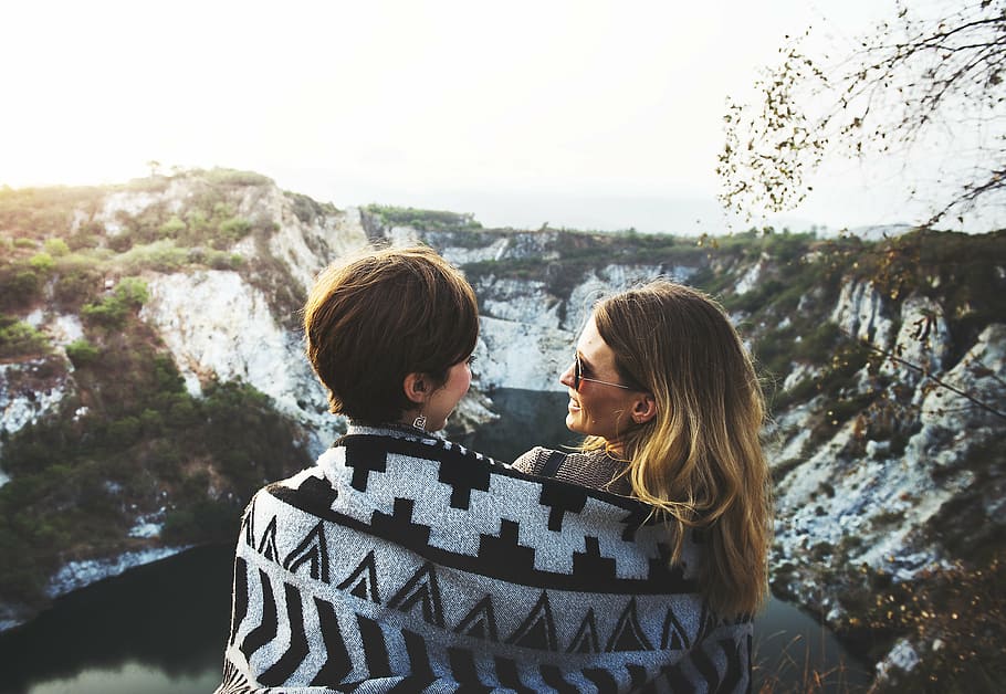 two women wrapped in gray and black blanket in mountain, dom HD wallpaper