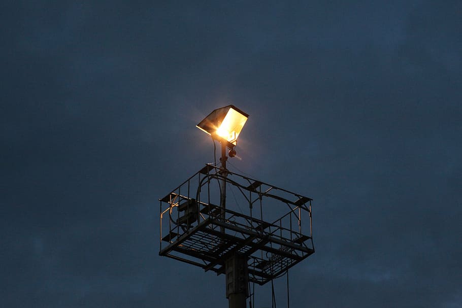 spotlight, yellow light, night, tower, night photos, illuminated HD wallpaper
