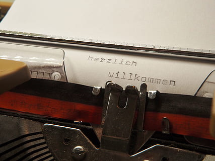 herzlich willkommen paper, typewriter, letters, retro, old typewriter HD wallpaper