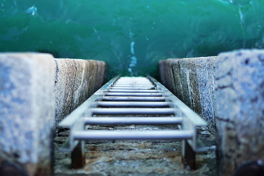Overhead shot of a ladder leading into the ocean water, nature, HD wallpaper