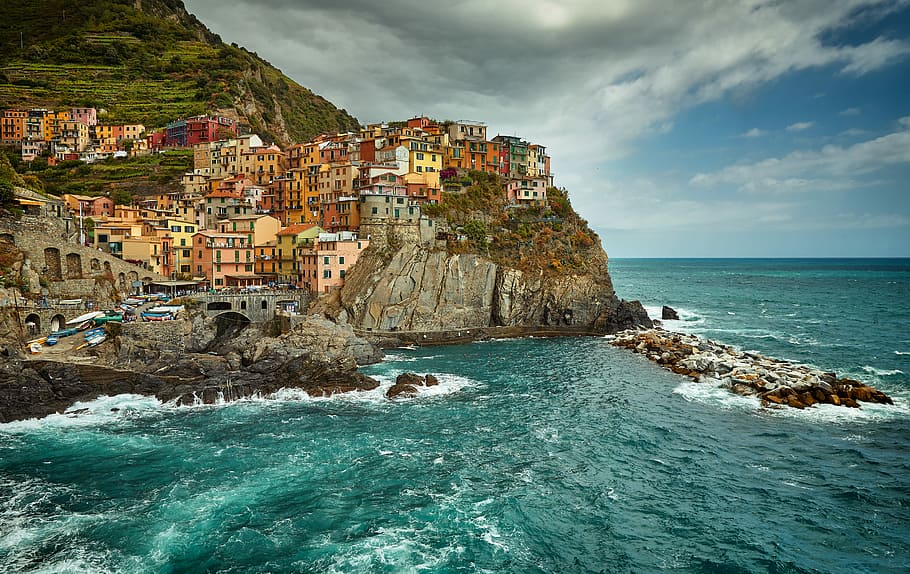 Cinque Terre, Italy, houses on cliff by the shore during daytime, HD wallpaper