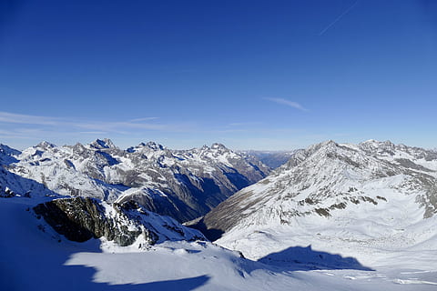 snow covered mountain under clear blue sky, winter, cold, mountain summit HD wallpaper
