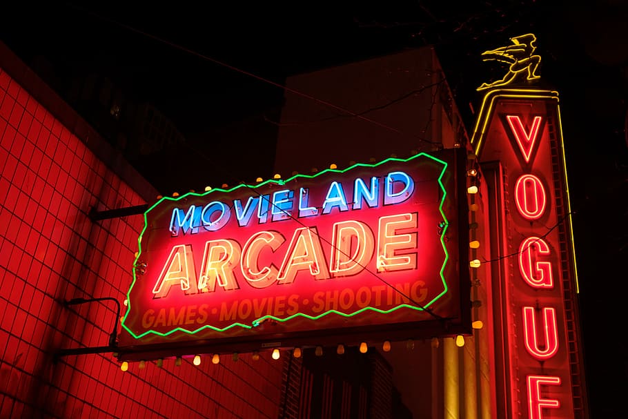 Movieland Arcade neon light signage at night, blue and red Movieland Arcade neon signage HD wallpaper