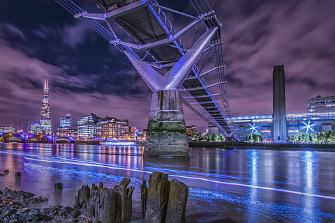 bridge over the river connected to city at night time, city wallpaper HD wallpaper