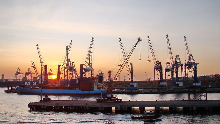 blue cargo ship docked near cranes during golden hour, Port, Turkey, HD wallpaper