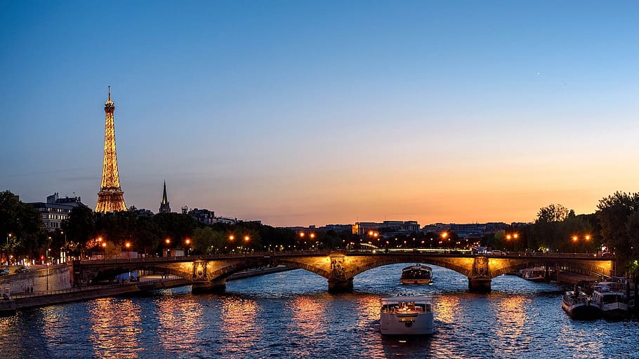 photo of boat on river under the concrete bridge, sunset, landmark HD wallpaper
