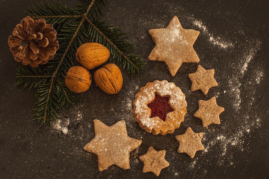 Overhead shot of tasty Christmas Cookies, food/Drink, xmas, dessert, HD wallpaper