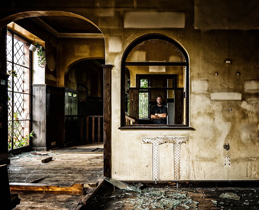 man standing inside room, lost places, pub, bar, restaurant HD wallpaper