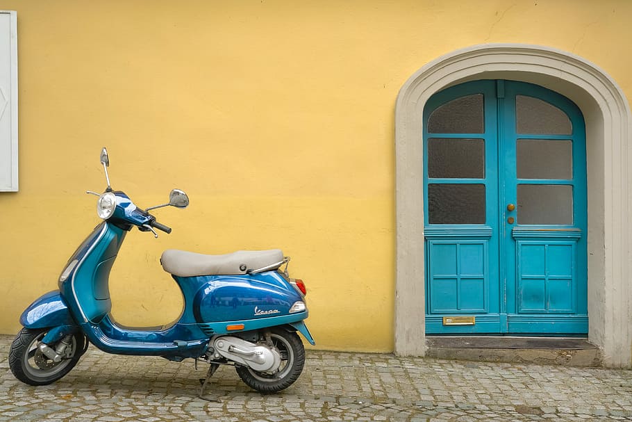blue scooter motorcycle outside house, blue motor scooter beside yellow concrete house, HD wallpaper