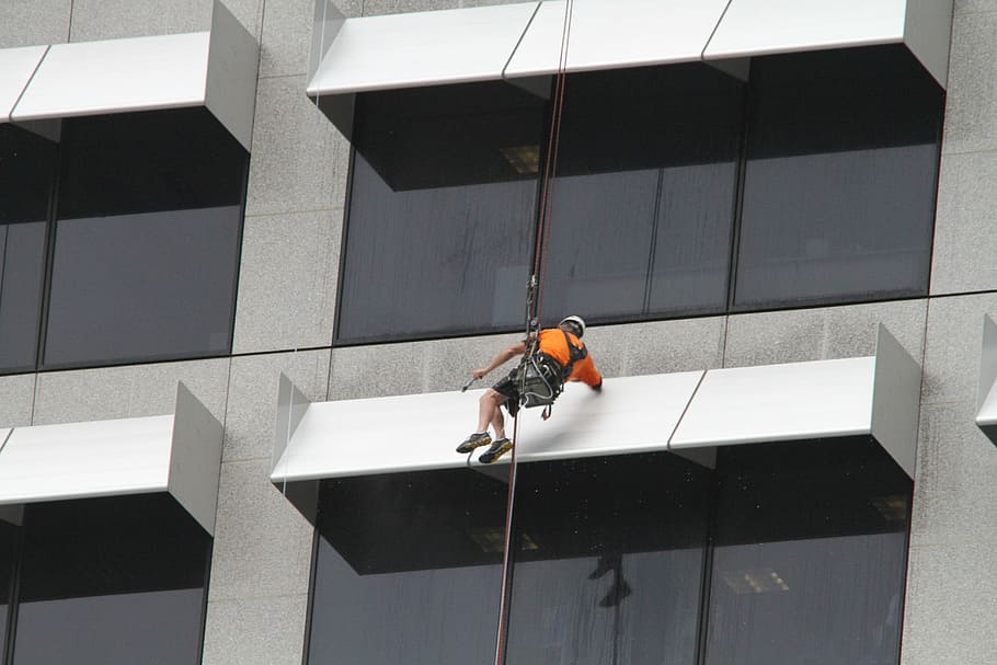 man hanging on rope, skyscraper, brisbane, facade, architecture HD wallpaper