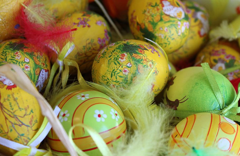 green and yellow Easter eggs, decoration, color, season, food HD wallpaper