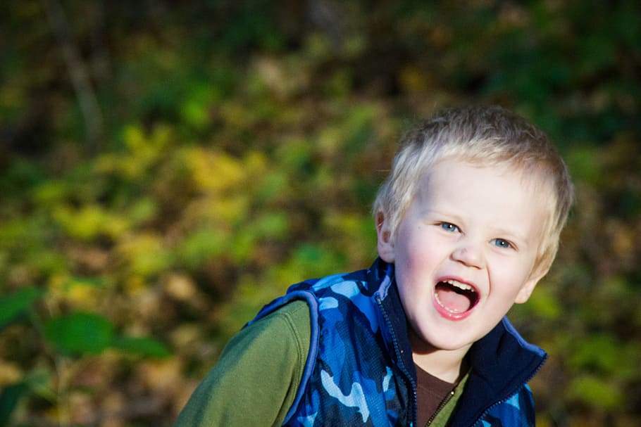 fall, boy, outdoor, nature, season, child, smile, happiness HD wallpaper