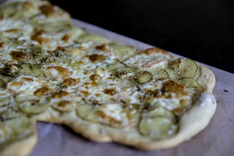 pizza, potatoes, cheese, dough, baked, tarte flambée, discs HD wallpaper