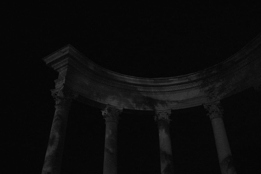 white concrete pillar stand building under night sky, white concrete pillars HD wallpaper