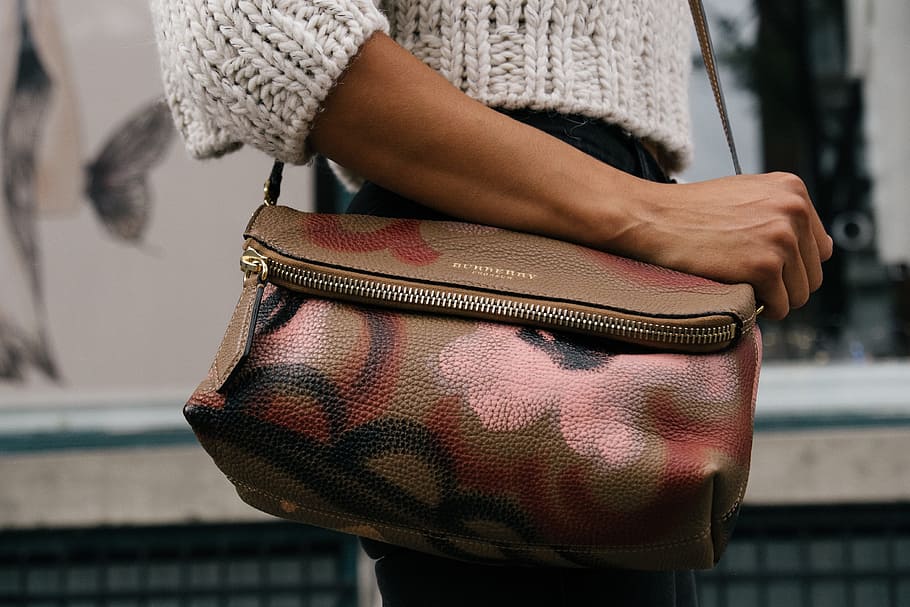person wearing brown leather crossbody bag, purse, woman, pattern HD wallpaper