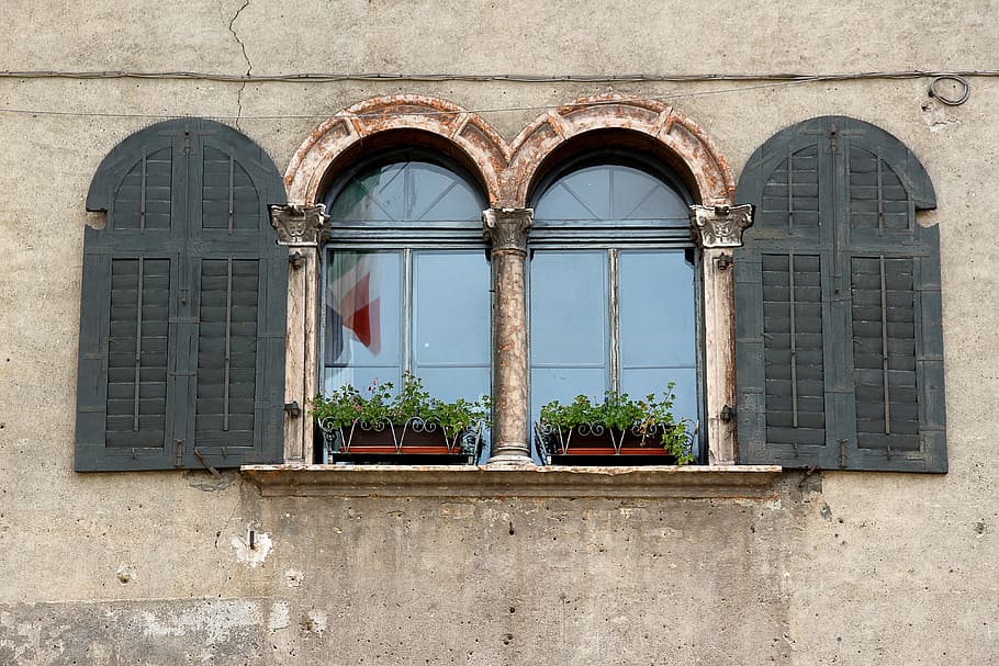 window, old, old window, facade, historically, weathered, wood HD wallpaper