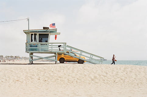 lifeguard house near at seashore, tower, beach, sand, coast HD wallpaper