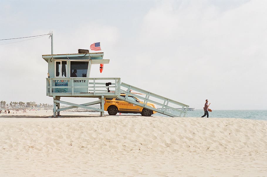 lifeguard house near at seashore, tower, beach, sand, coast HD wallpaper