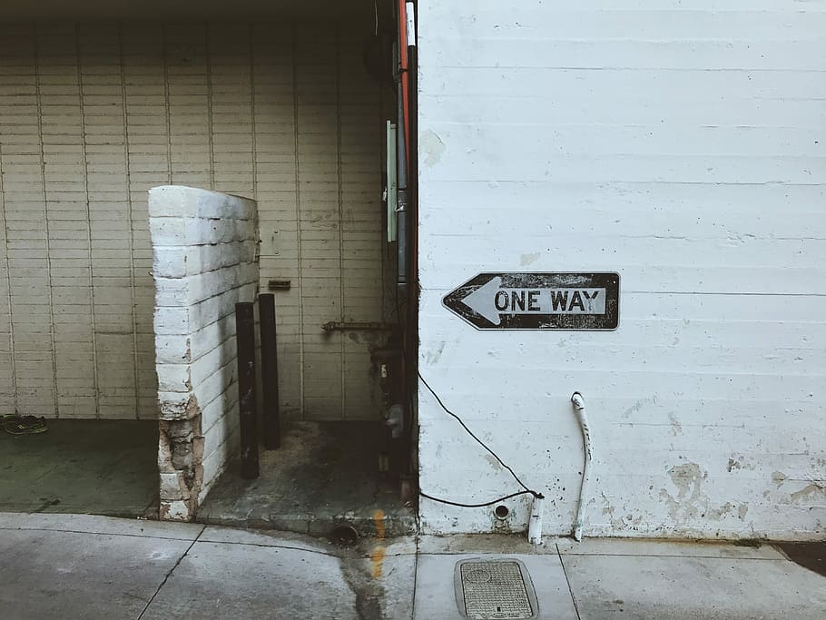 one way street signage on wall, One Way arrow signage on wall HD wallpaper