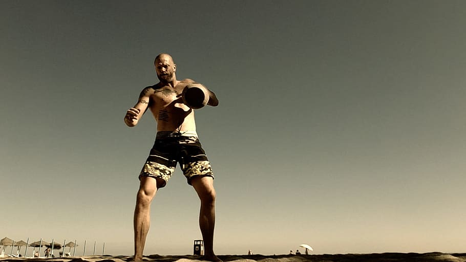 kettlebells, dead snatch, kettlebell training, beach, no shirt HD wallpaper