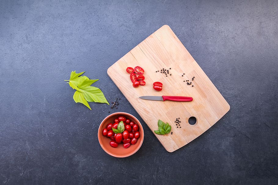 red handed knife beside slice of cherry tomatoes on chopping board, HD wallpaper