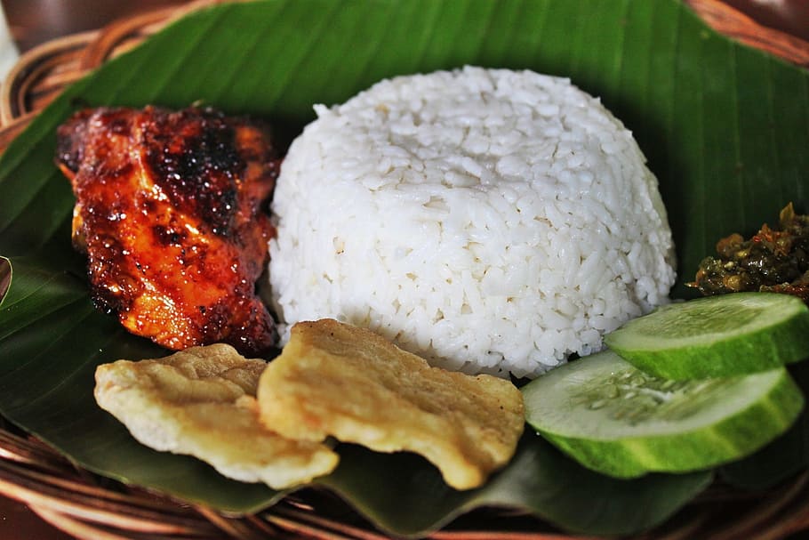 riced with cucumber, chicken, and pork, grilled chicken, white rice, HD wallpaper