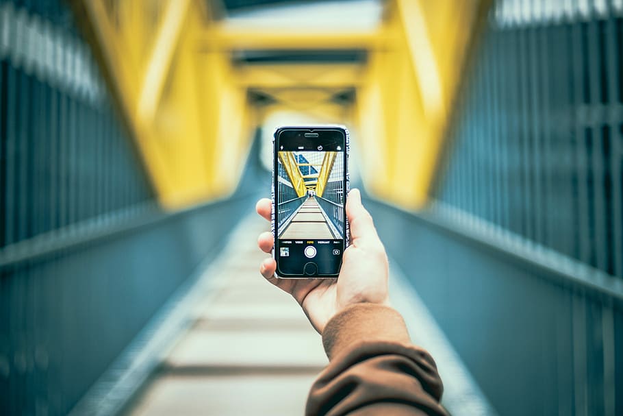 selective focus photo of person holding space gray iPhone 6 taking a photo of a bridge, person holding space gray iPhone 6 taking photo of bridge, HD wallpaper