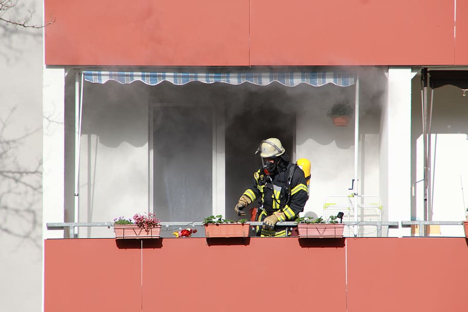 Fire, Brand, Apartment, Delete, use, fire fighter, respiratory protection HD wallpaper