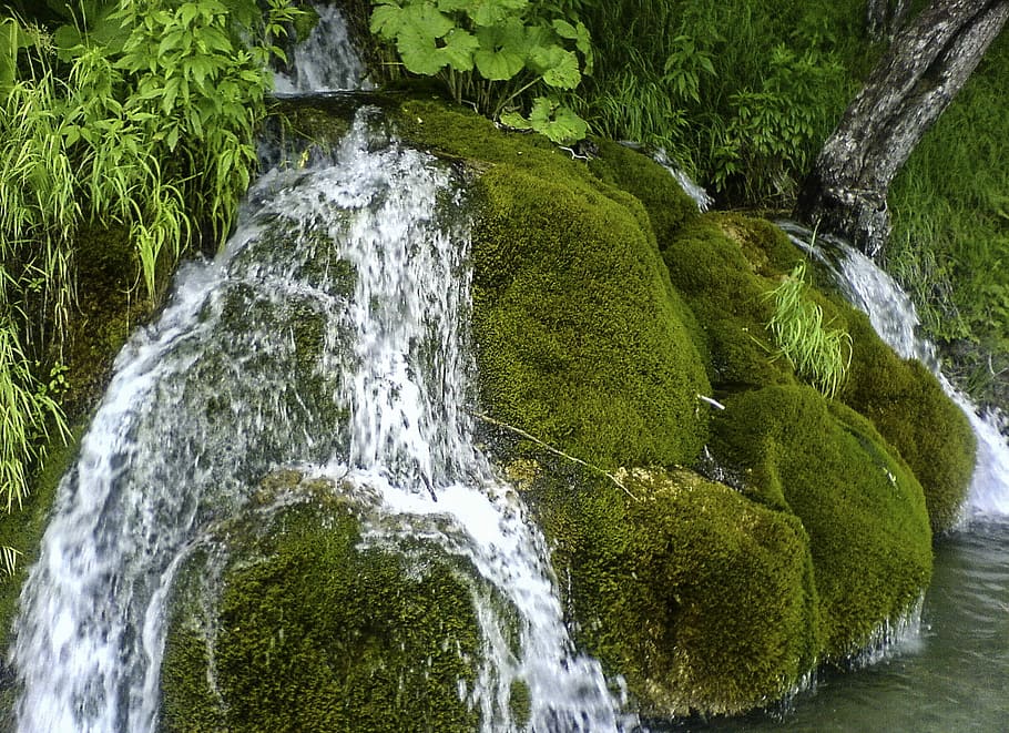 Small Waterfall at Plitvice Lakes National Park, Croatia, photo, HD wallpaper