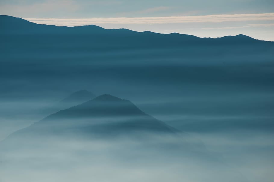 silhouette of foggy mountain, mountain summit with fogs, mist HD wallpaper