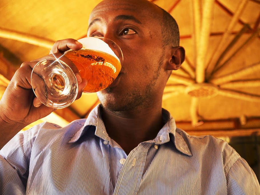 Drink, Beer, Man, Lager, Beverage, restaurant, party, young HD wallpaper